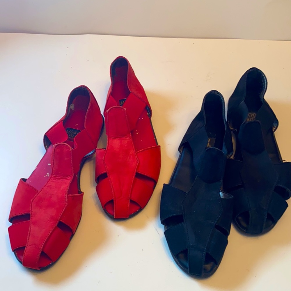 NWOT 2 Pair of Mixed Blues comfort shoes.